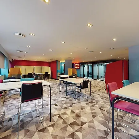 Otel Village North Leeds (West Yorkshire)