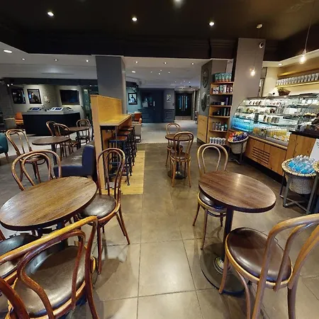 Village North 4* Leeds (West Yorkshire)