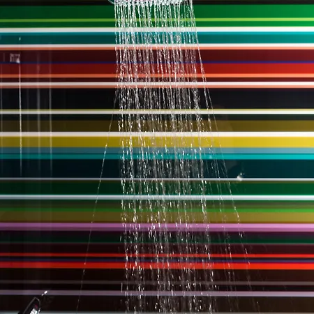 Otel Village North Leeds (West Yorkshire)