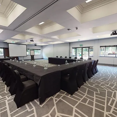 Village North Leeds (West Yorkshire)