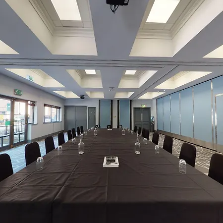 Village North Leeds (West Yorkshire)