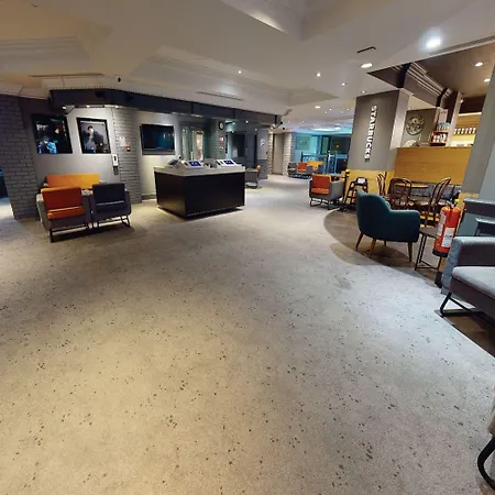 Village North 4* Leeds (West Yorkshire)