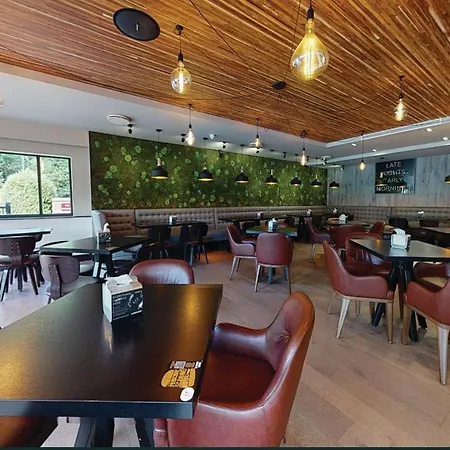 Ξενοδοχείο Village Leeds North 3*