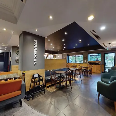 Otel Village Leeds North