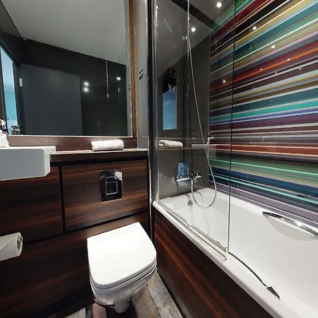 Otel Village Leeds North