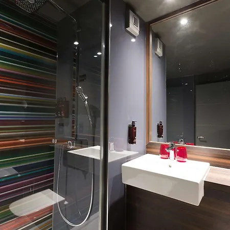 Village Leeds North 3* Leeds (West Yorkshire)