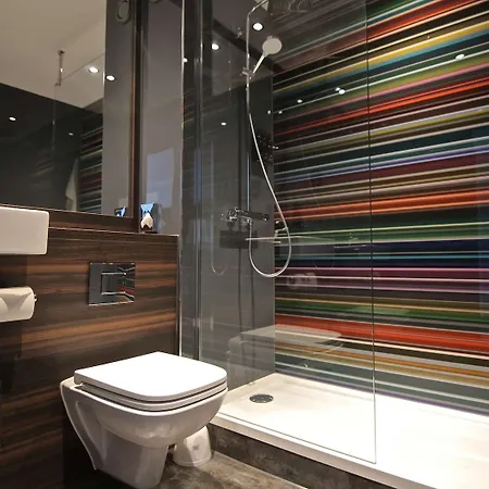 Village Leeds North Otel Leeds (West Yorkshire)