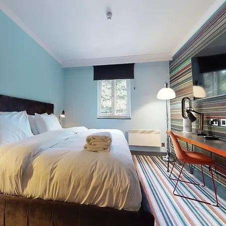 Village Leeds North Otel
