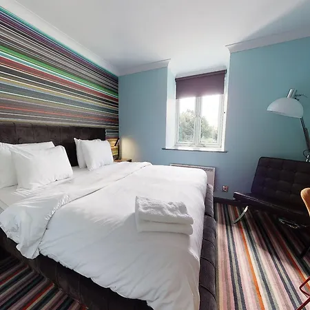 Village Leeds North Otel 3*