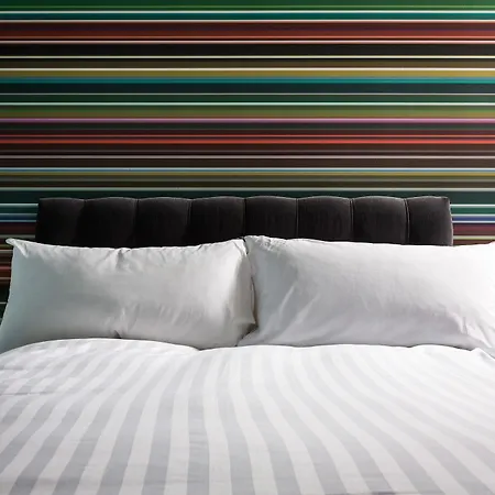 Village Leeds North Otel