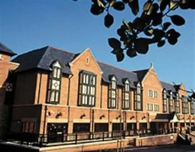 Village Leeds North Otel