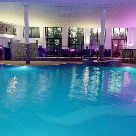 Village Leeds North Otel 3*