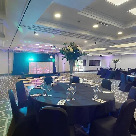 Otel Village Leeds North