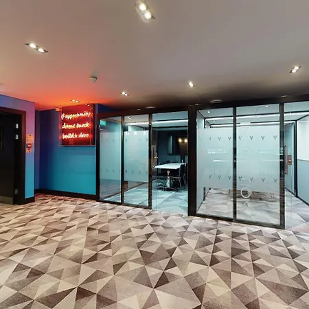 Village North Hotel Leeds (West Yorkshire)