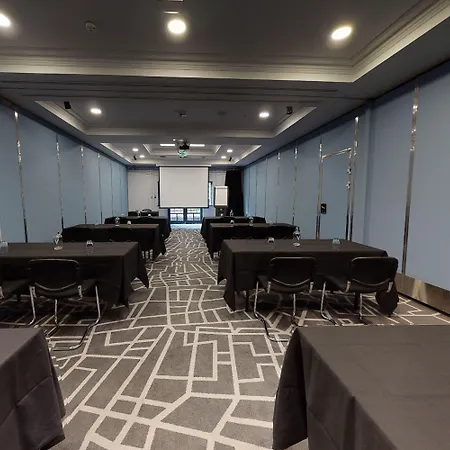 Hotel Village North 4*