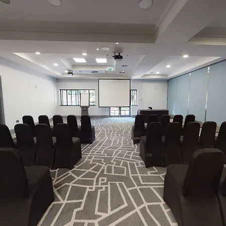 Village North 4* Leeds (West Yorkshire)