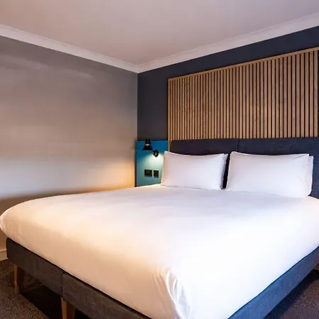 Village North 4* Leeds (West Yorkshire)
