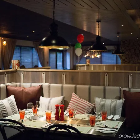 Otel Village Leeds North 3*