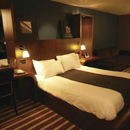 Village Leeds North Otel Leeds (West Yorkshire)