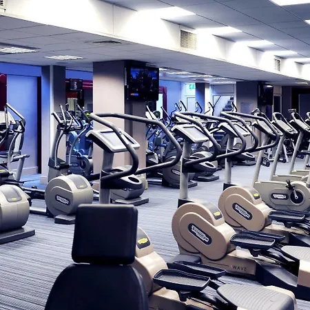 Village Leeds North Otel 3*