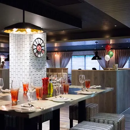 Village Leeds North Otel Leeds (West Yorkshire)