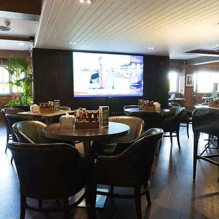 Village North Hotel