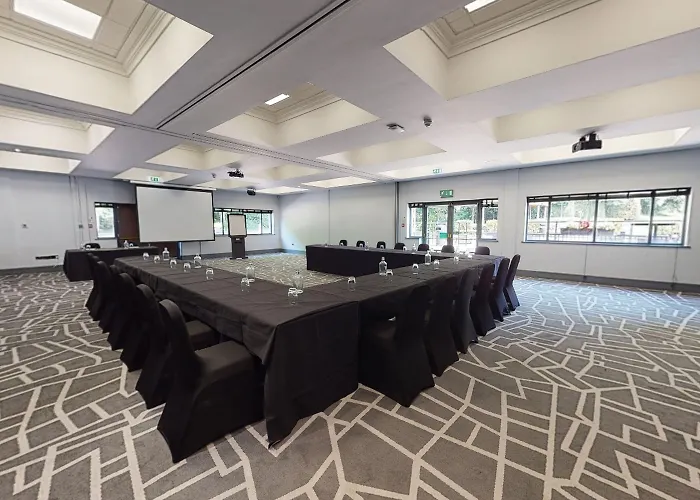 Village North Leeds (West Yorkshire)