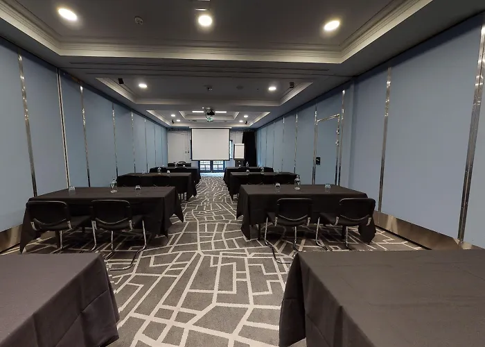 Готель Village North 4*