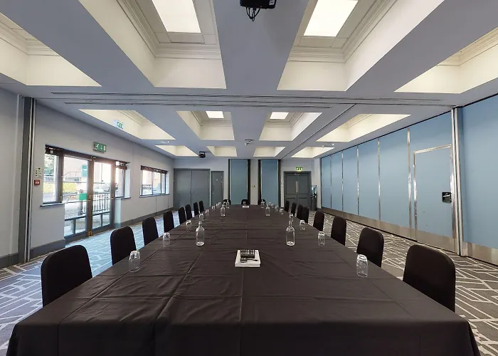 Village North Leeds (West Yorkshire)