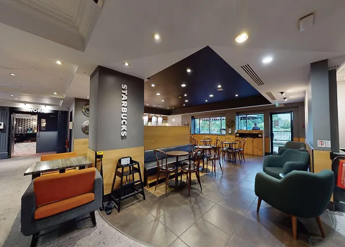 Готель Village North