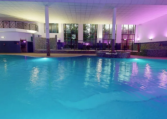 Village North Готель 4*