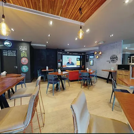 Village North Λιντς