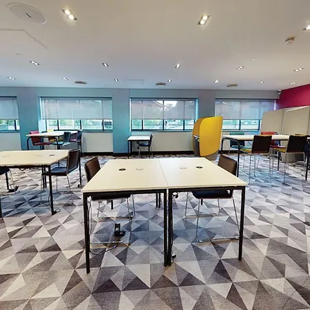 Village North Ξενοδοχείο 4*