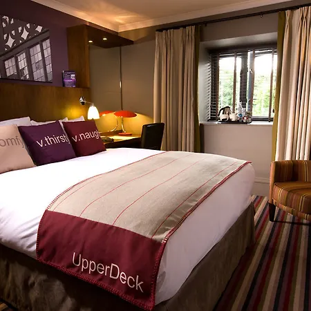 Village North 4* Λιντς